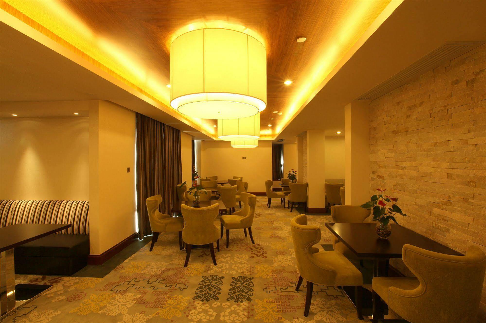 The La Hotel 新世界伟瑞酒店 Shénzhen Exterior foto